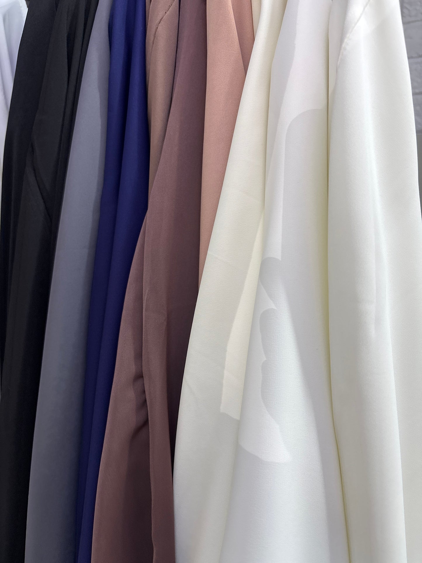 Robe Hajj Omra avec poche devant et son khimar en soie de médine SALIHA MODE